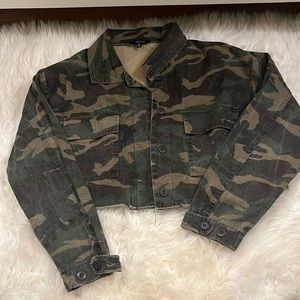 Camo cropped denim jacket.